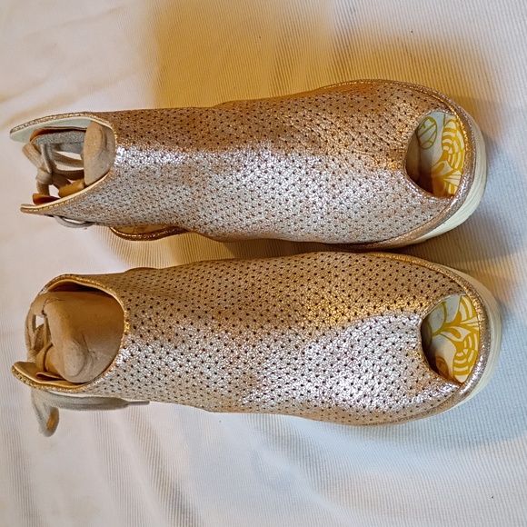 Fly London Silver Perforated Leather Wedge EU 37 - Picture 2 of 9